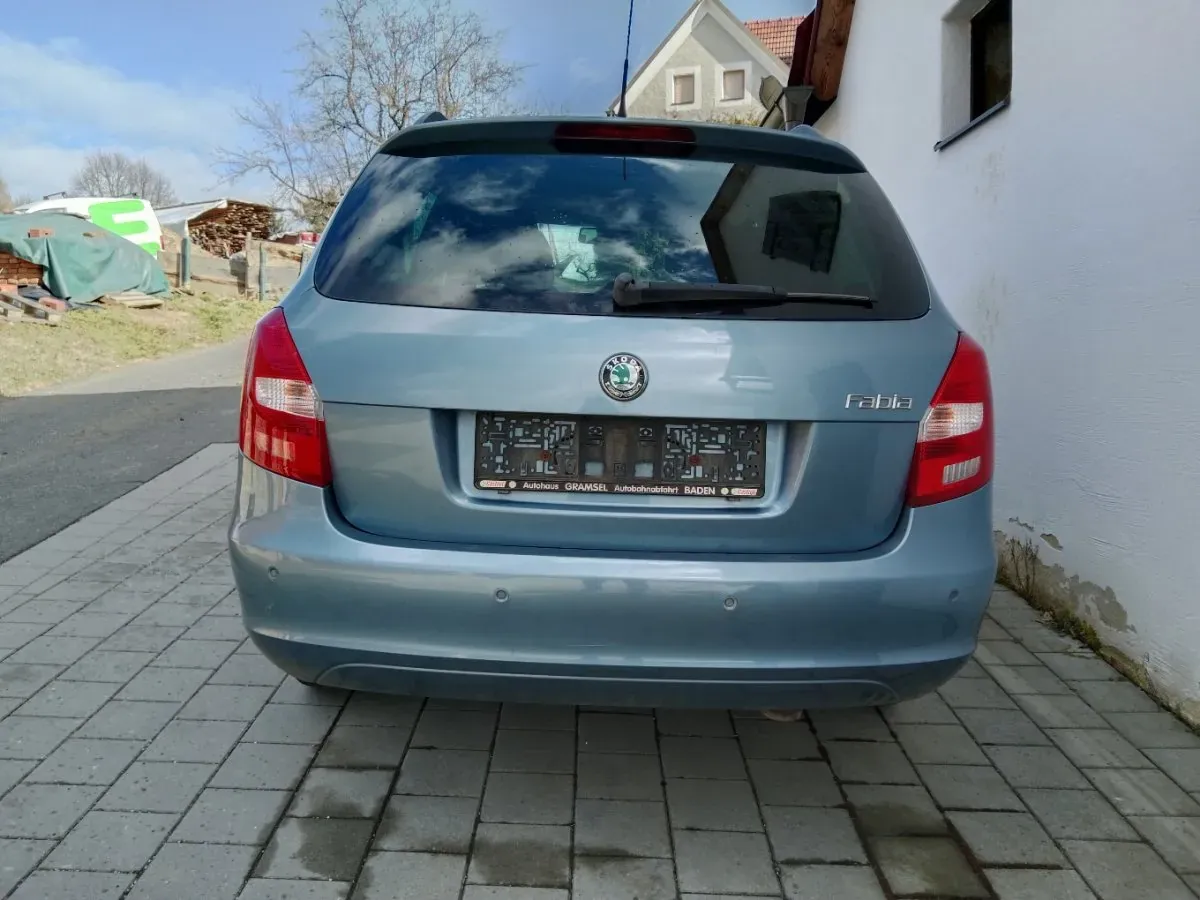 Skoda Fabia 2008 photo 3