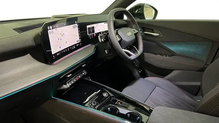 Audi Q3 photo 2