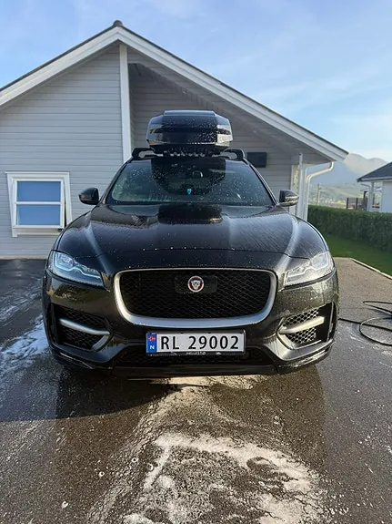 Jaguar F-Pace 2018 photo 2
