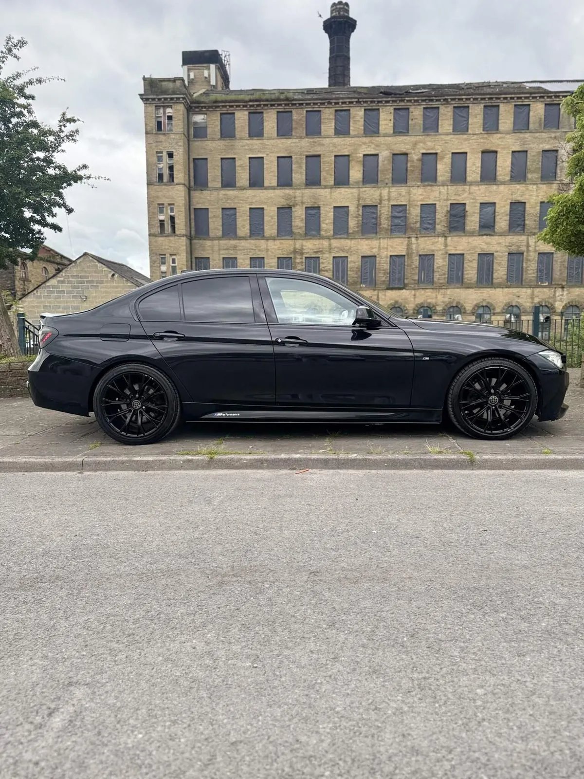 BMW 3 Series 2018 photo 2