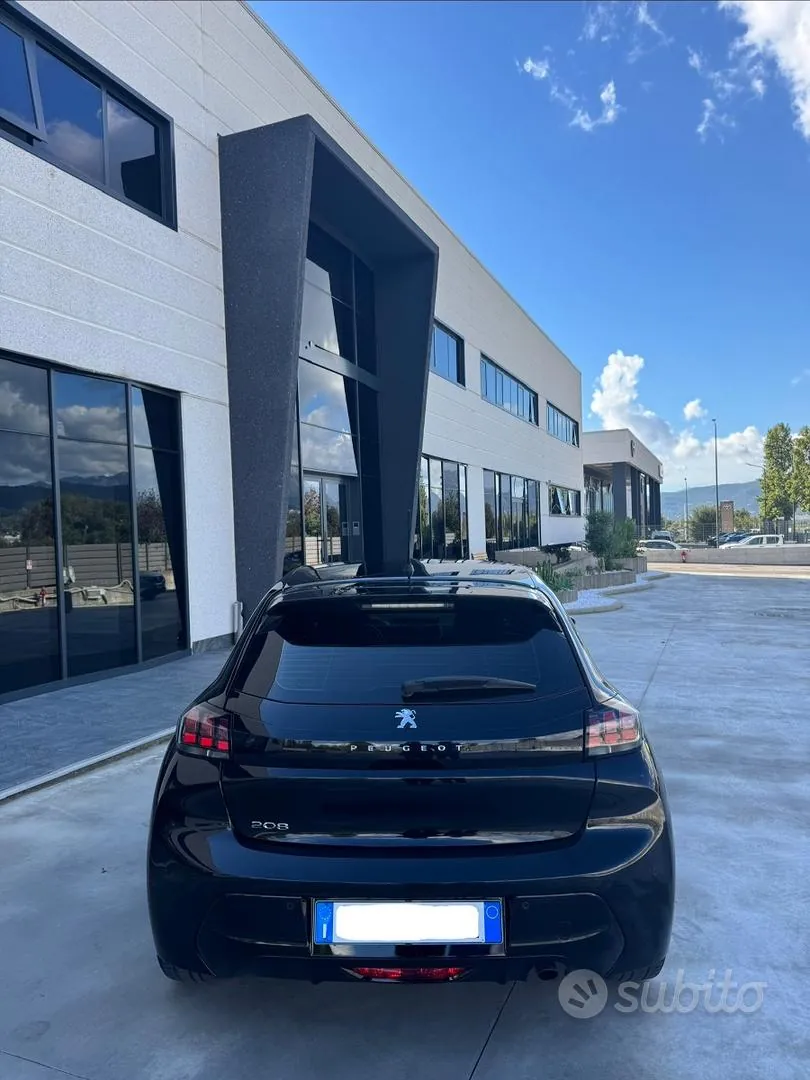 Peugeot 208 2022 photo 2