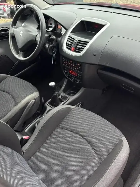 Peugeot 206 2011 photo 5