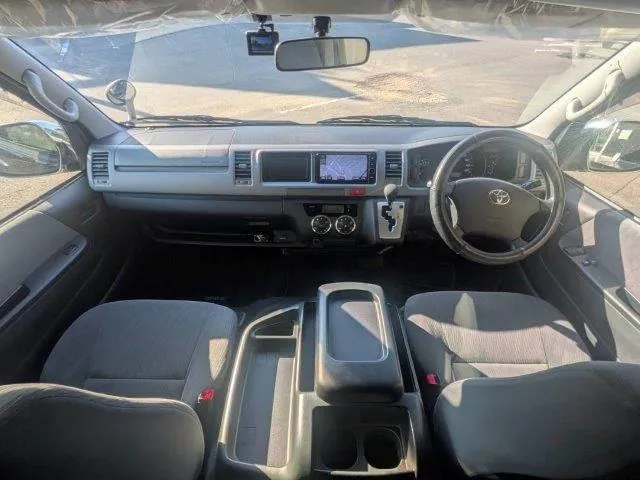 Toyota Hiace 2012 photo 3