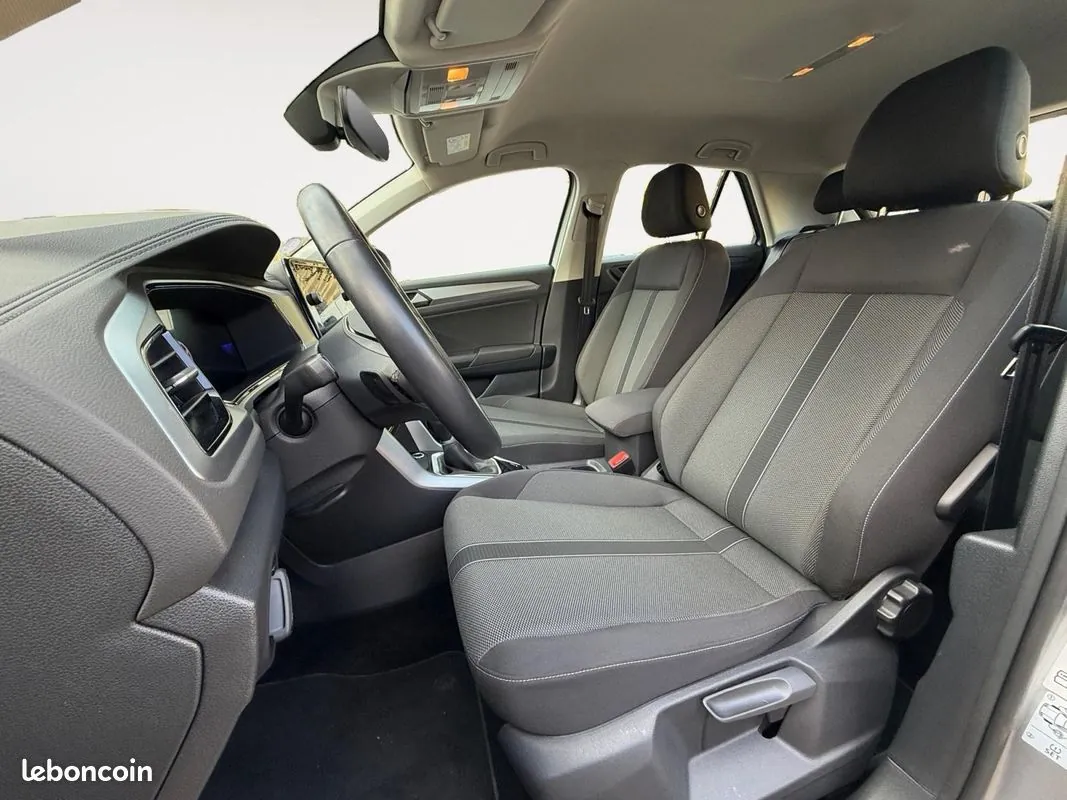 Volkswagen T-Roc 2023 photo 3