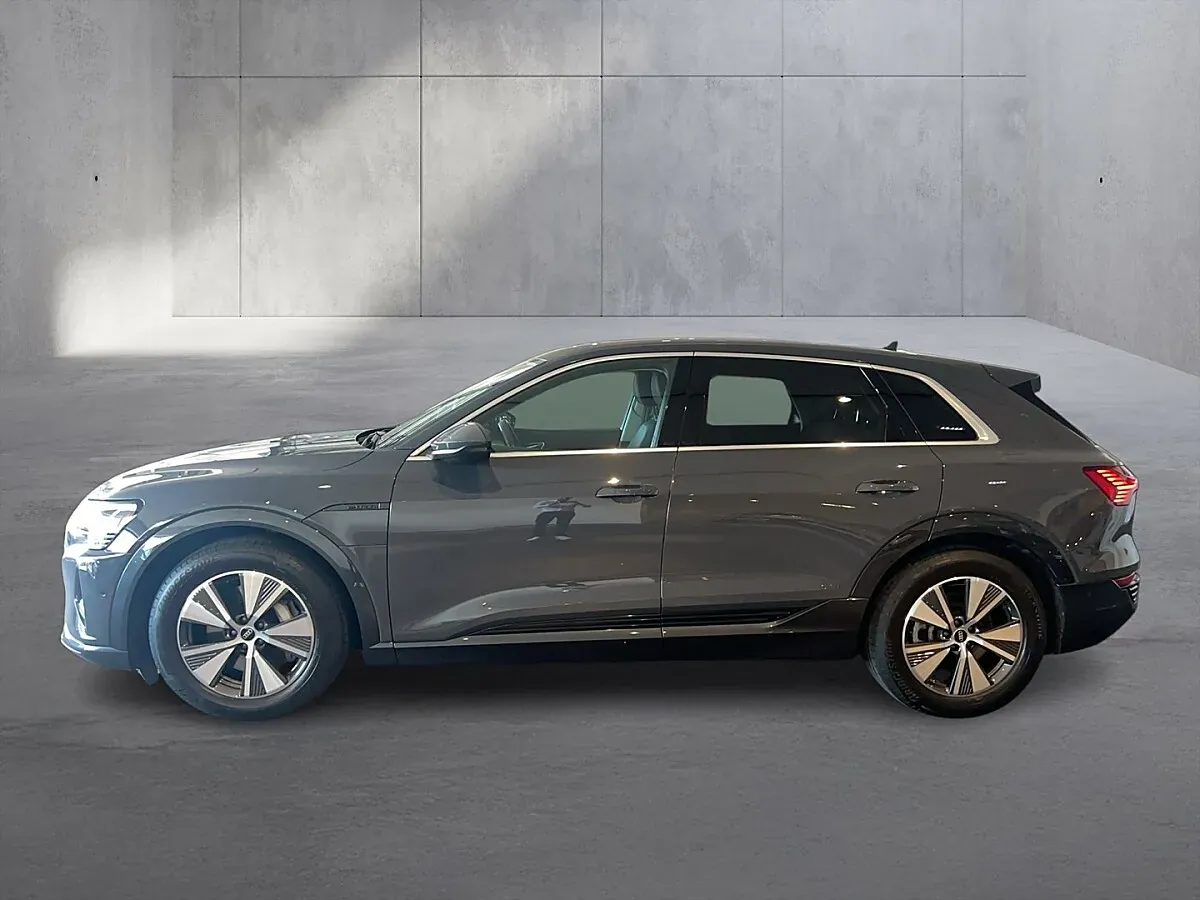 Audi Q8 2024 photo 2