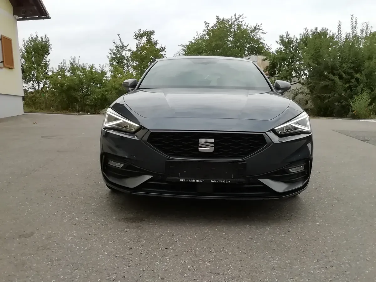 Seat Leon 2023 photo 2