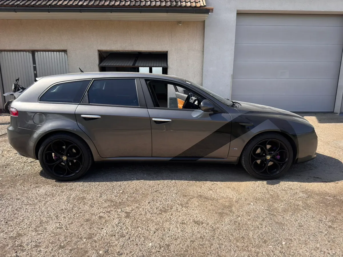 Alfa Romeo 159 2007 photo 3