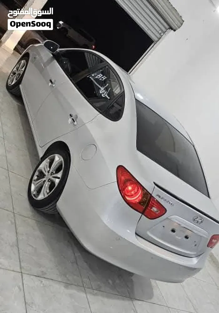 Hyundai Avante 2010 photo 2