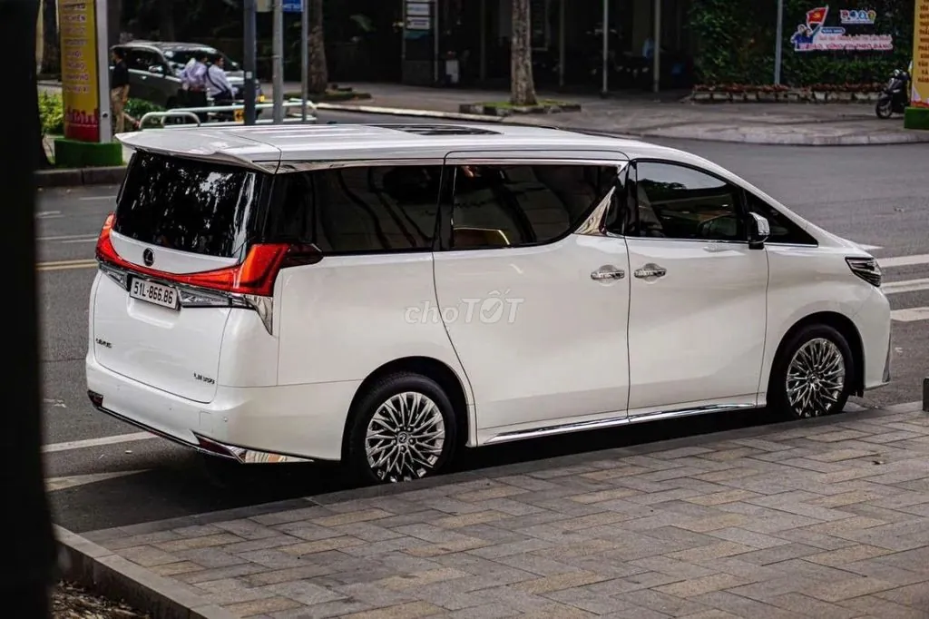 Lexus Lm 2022 photo 5