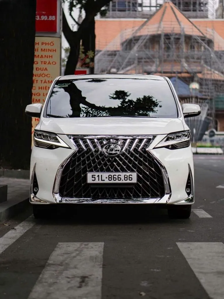 Lexus Lm
