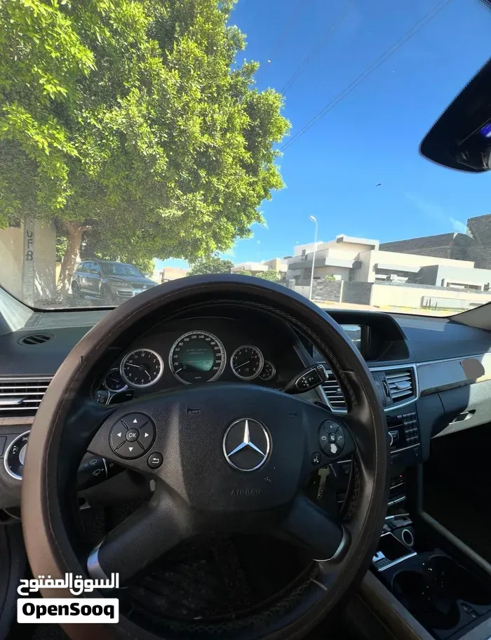 Mercedes-Benz E-Class 2011 photo 4