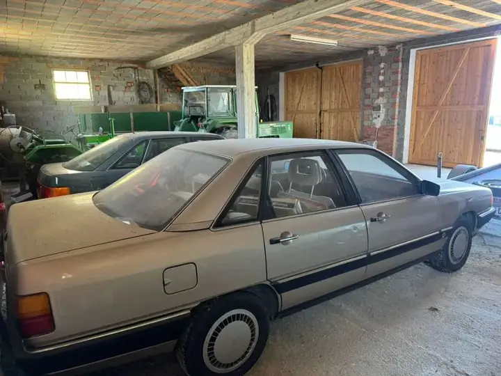 Audi 100 1986 photo 2