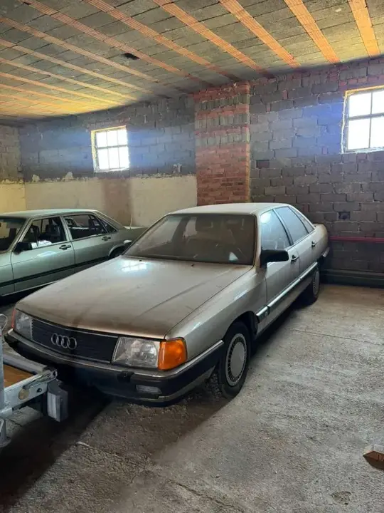 Audi 100