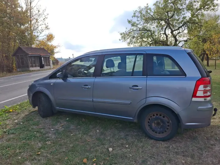 Opel Zafira 2009 photo 2