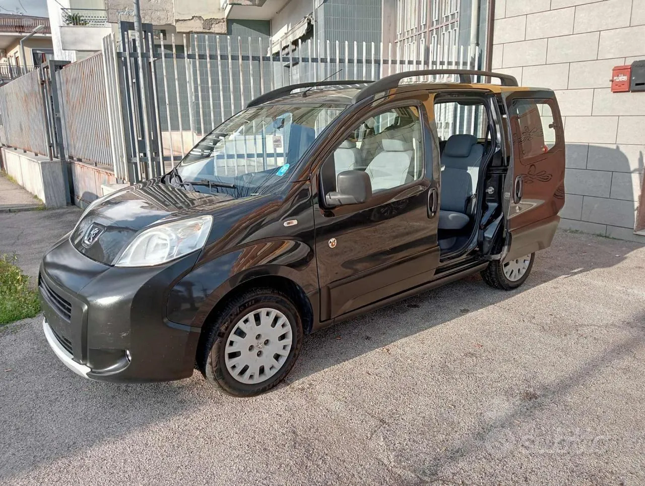 Peugeot Bipper 2011 photo 2