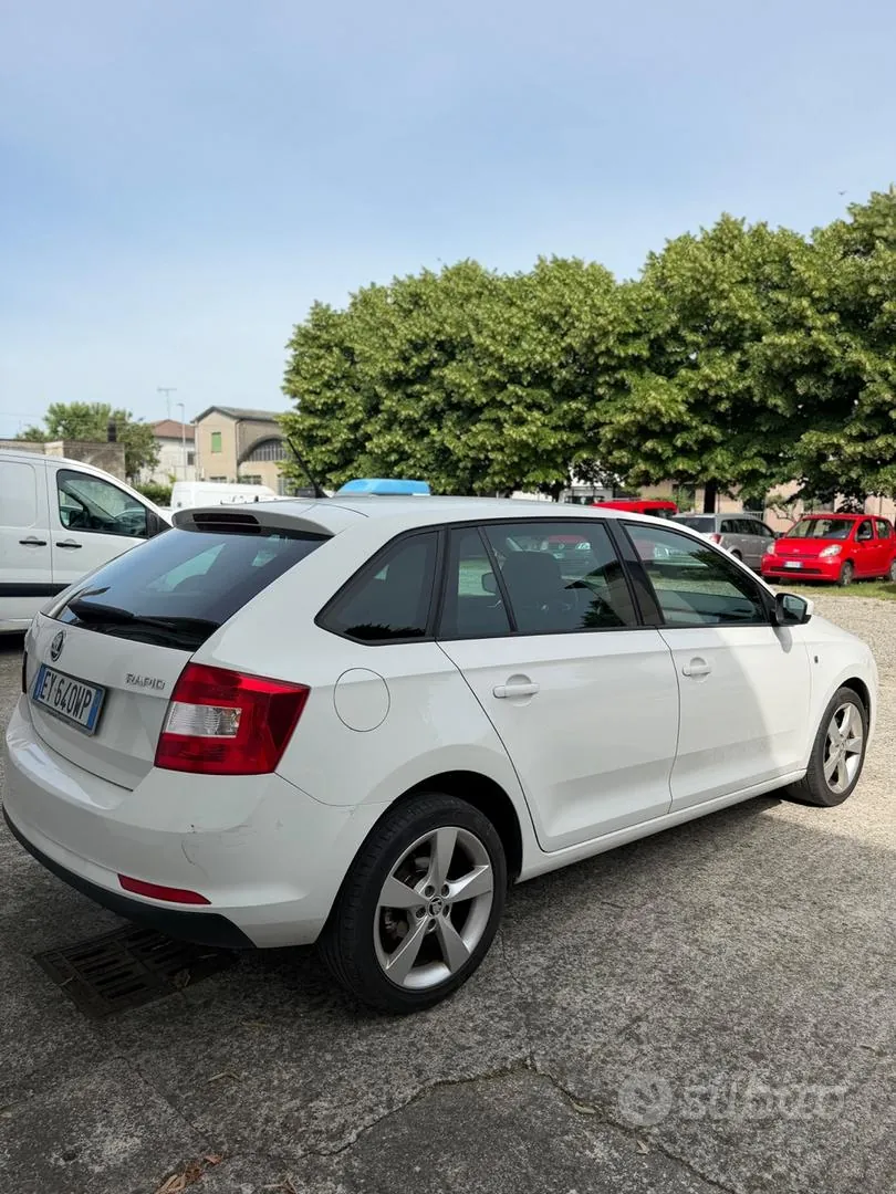 Skoda Rapid 2015 photo 2