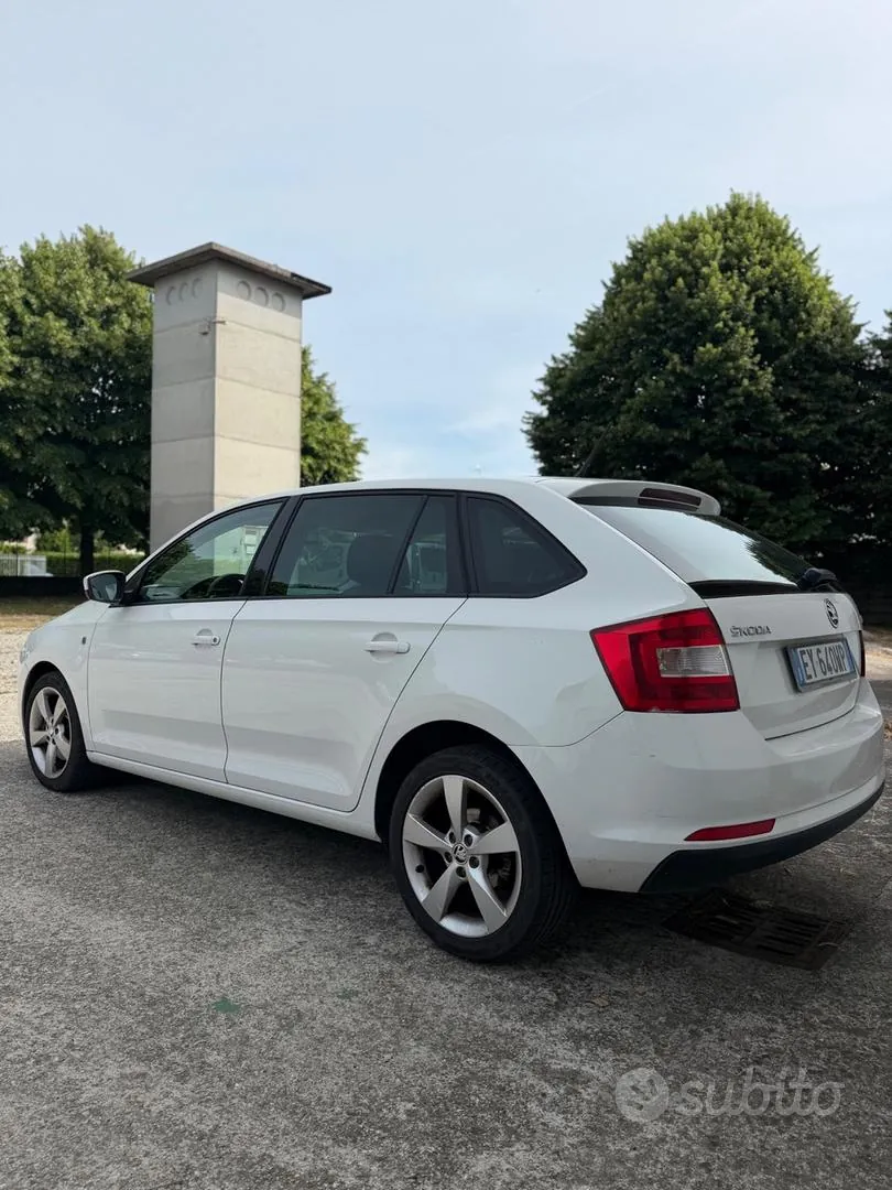 Skoda Rapid 2015 photo 5