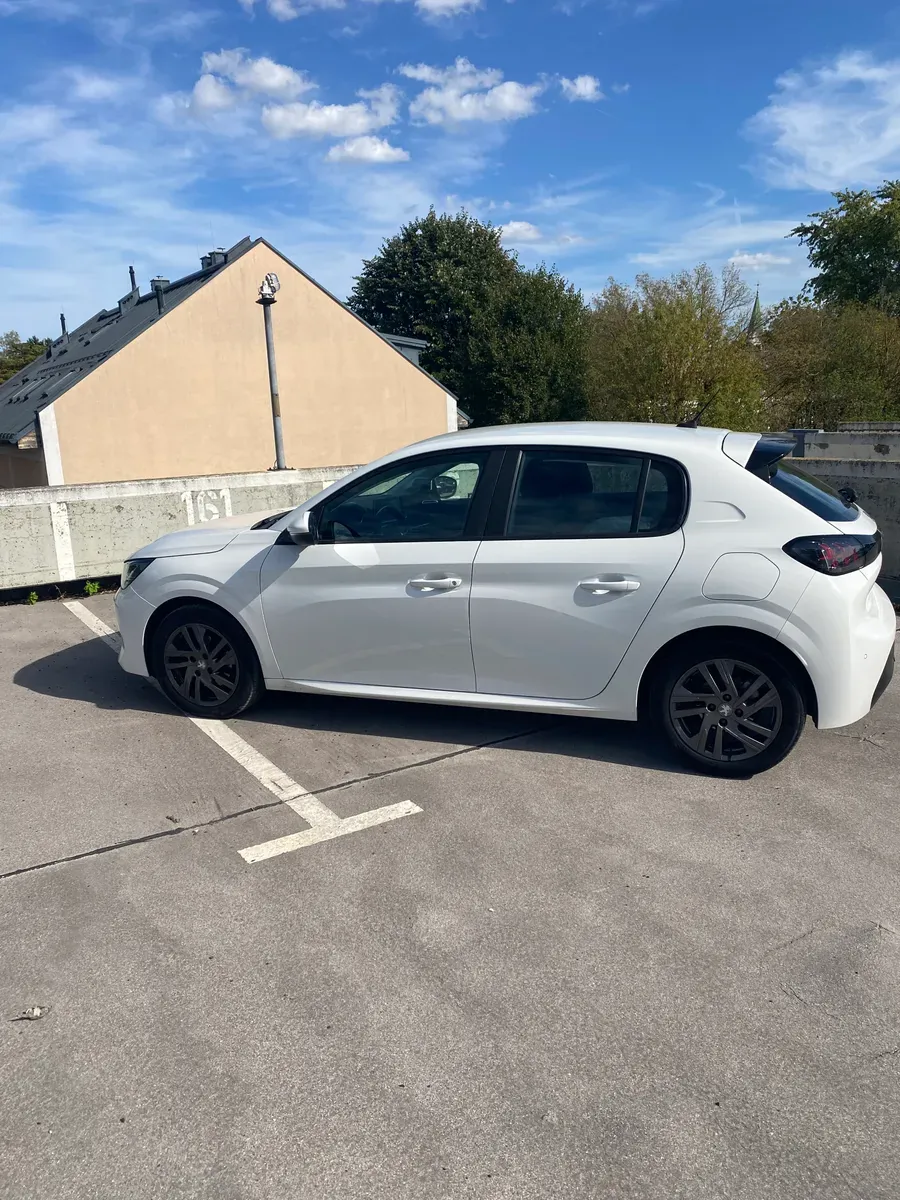 Peugeot 208 2022 photo 2