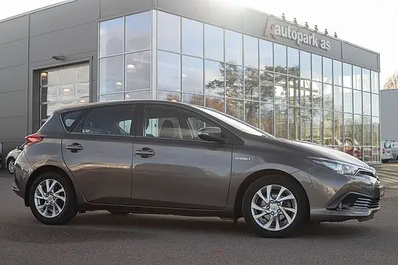 Toyota Auris 2016 photo 2