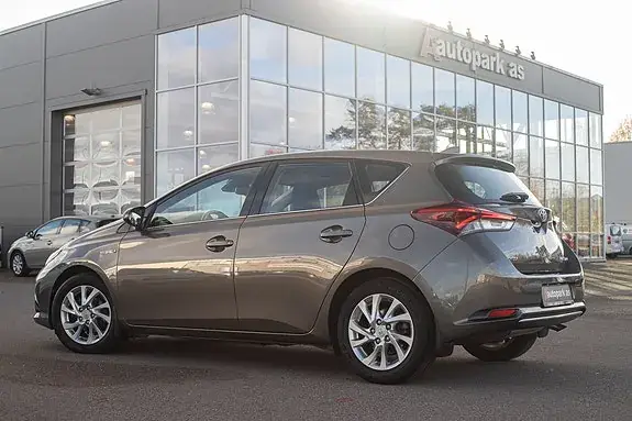 Toyota Auris 2016 photo 5