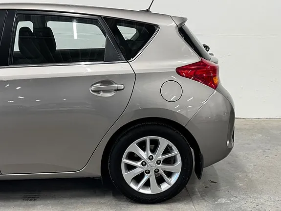 Toyota Auris 2014 photo 5
