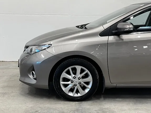 Toyota Auris 2014 photo 3