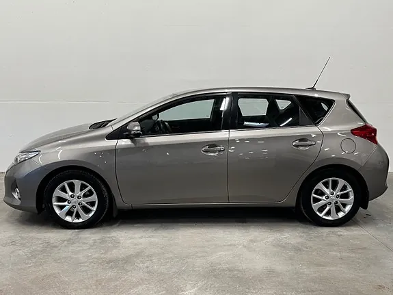 Toyota Auris 2014 photo 4