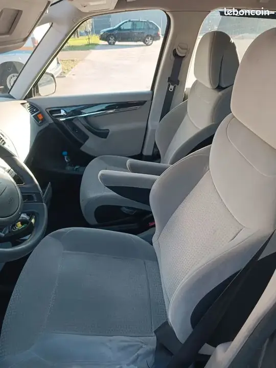 Citroen C4 Picasso 2010 photo 3