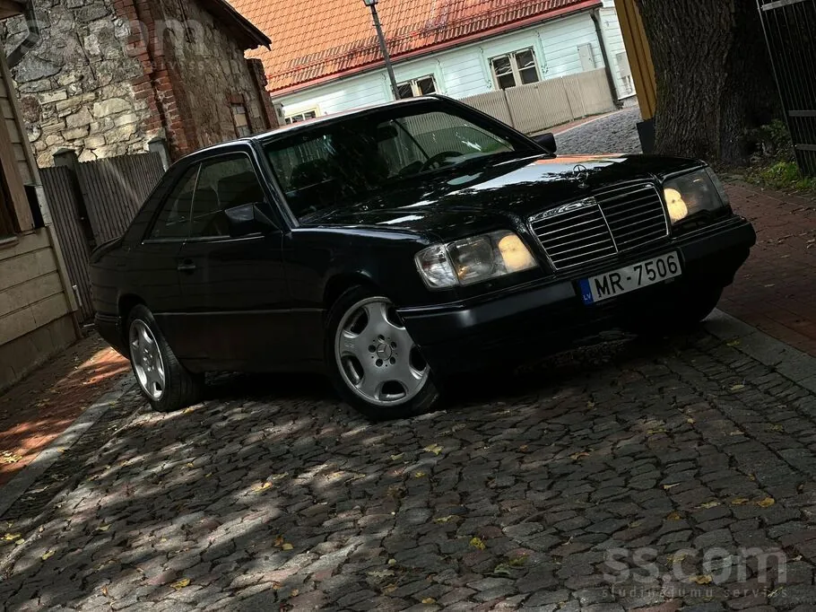 Mercedes-Benz E320 1994 photo 2