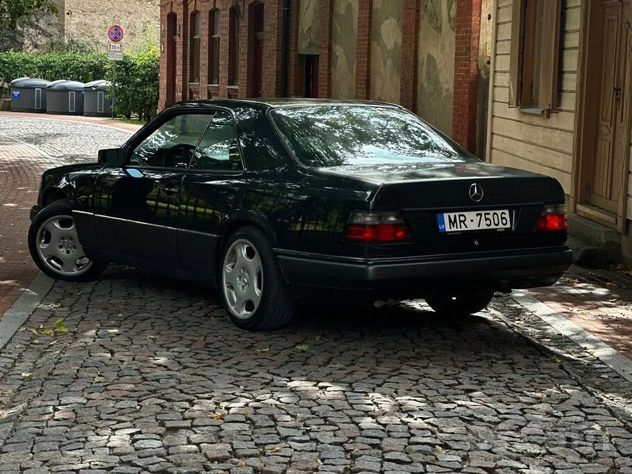 Mercedes-Benz E320 1994 photo 5