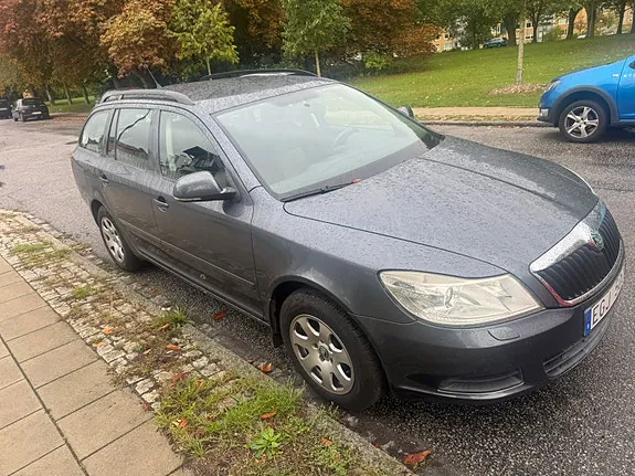 Skoda Octavia 2010 photo 2