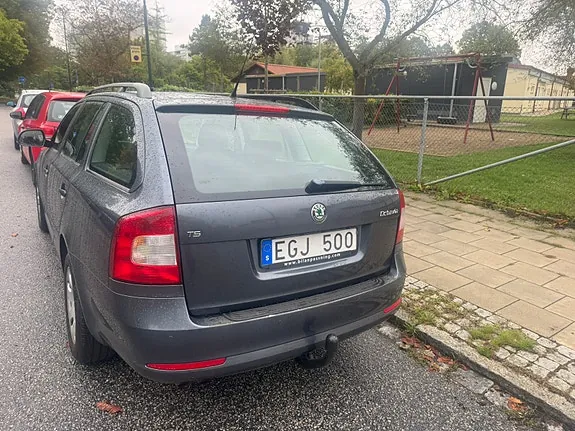 Skoda Octavia 2010 photo 3