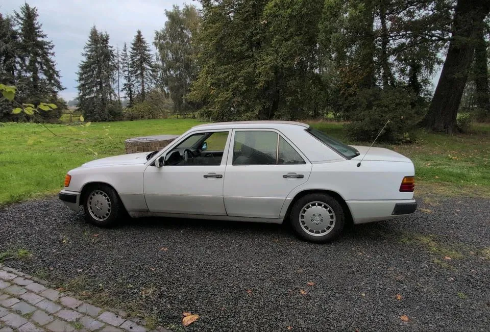 Mercedes-Benz 200D