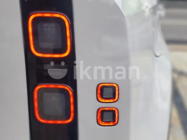 Land Rover Defender 2026 photo 5