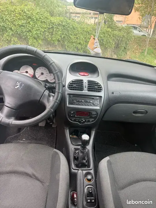 Peugeot 206 2008 photo 3