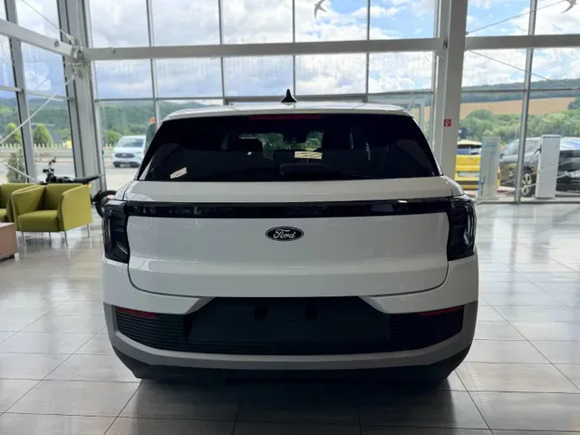 Ford Explorer 2026 photo 4