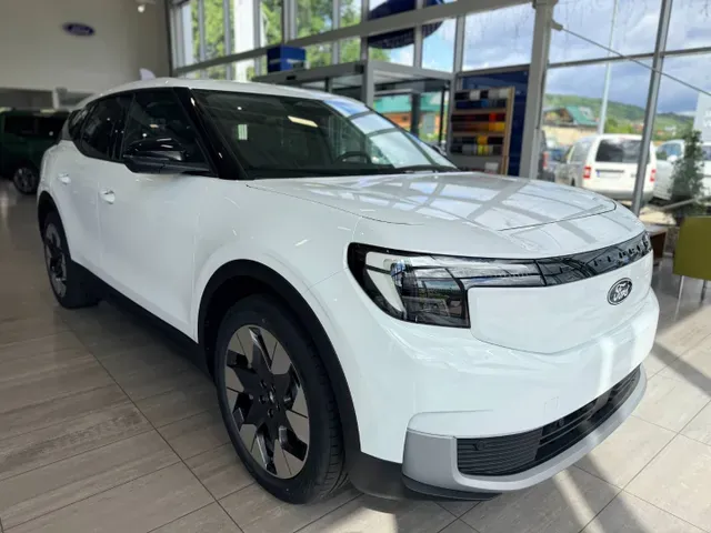 Ford Explorer 2026 photo 2