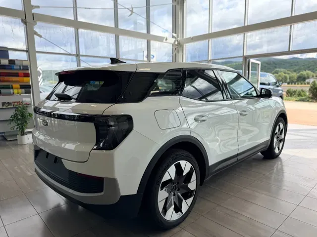 Ford Explorer 2026 photo 3