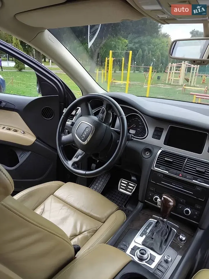 Audi Q7 2010 photo 4