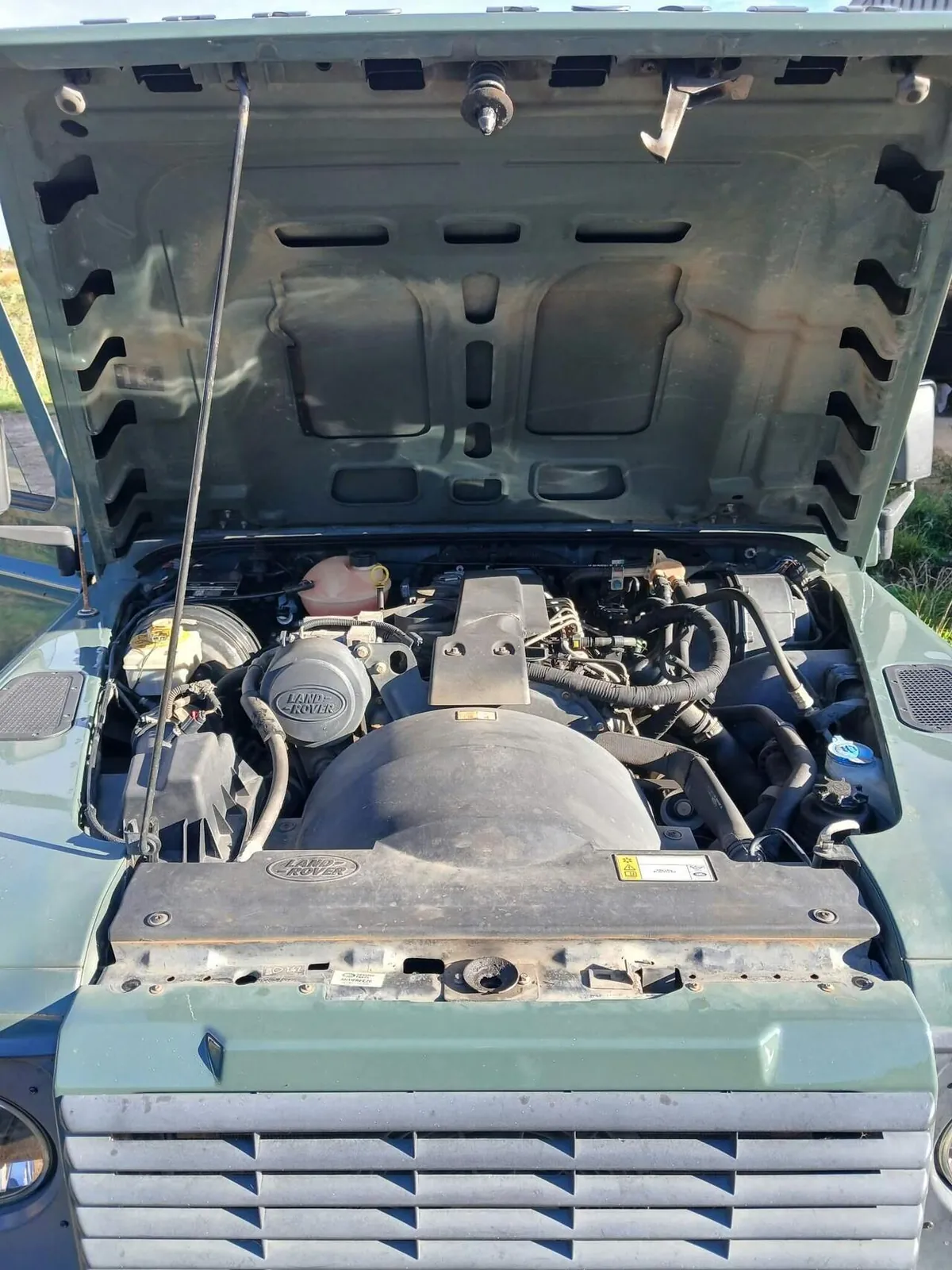Land Rover Defender 90 2010 photo 5