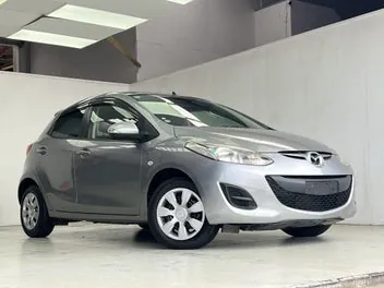 Mazda Demio 2013 photo 2