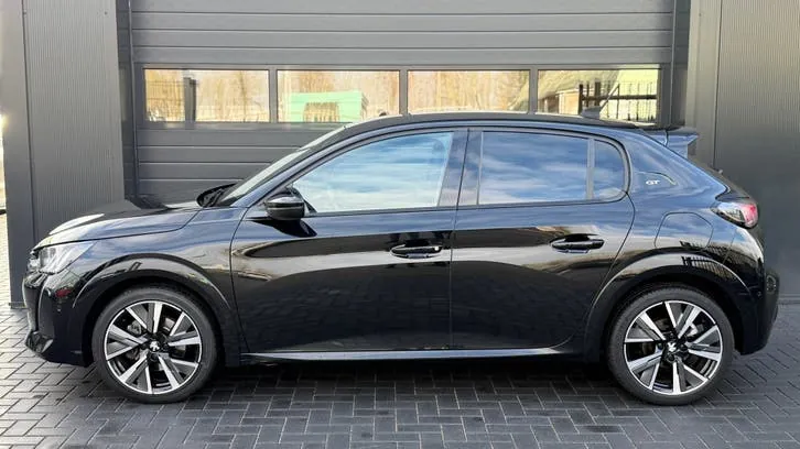 Peugeot 208 2022 photo 3