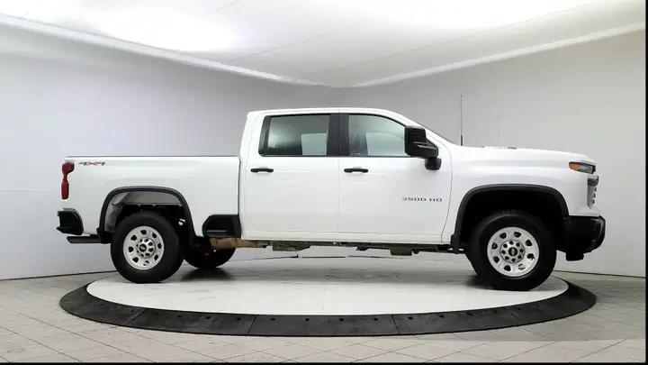 Chevrolet Silverado 2024 photo 2