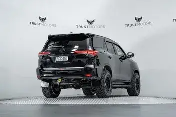 Toyota Fortuner 2018 photo 4