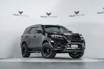 Toyota Fortuner 2018 photo 2
