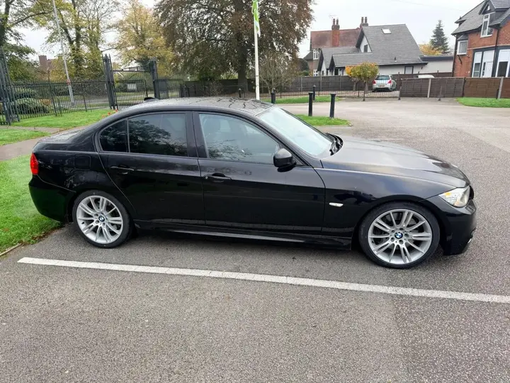 BMW 3 Series 2011 photo 3