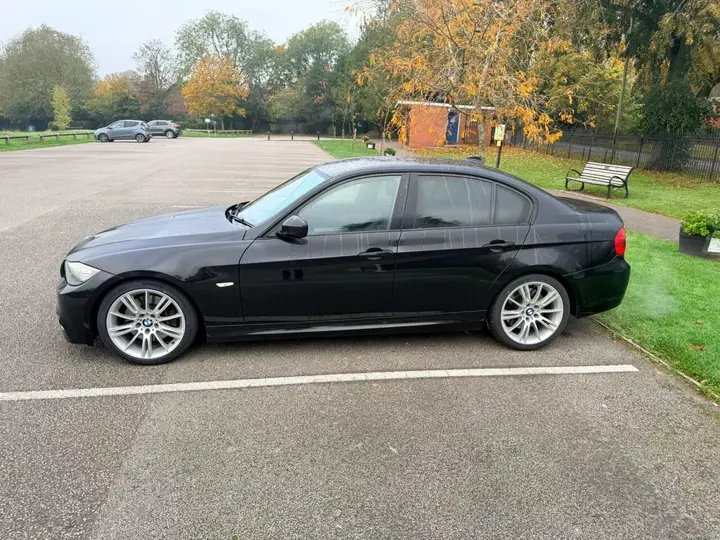 BMW 3 Series 2011 photo 4