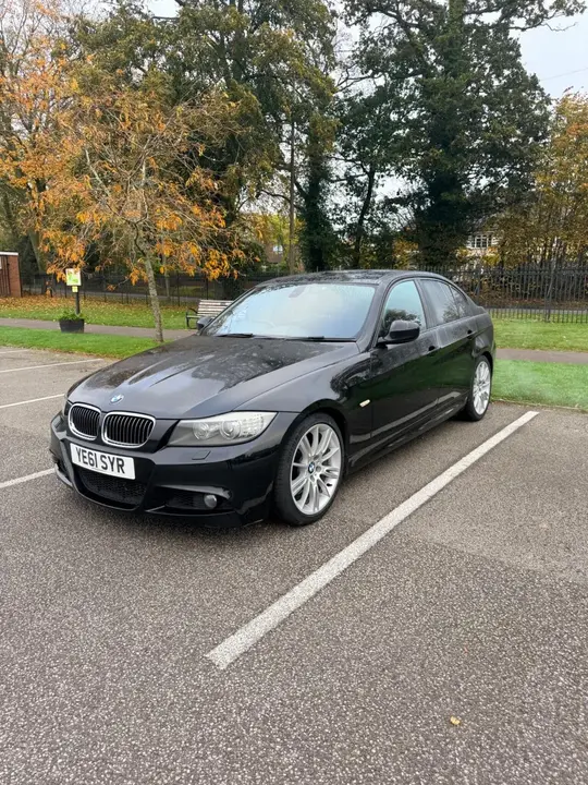 BMW 3 Series 2011 photo 2