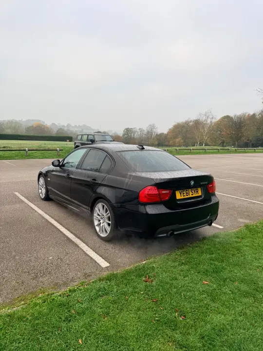 BMW 3 Series 2011 photo 5