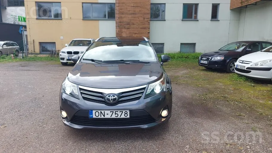 Toyota Avensis 2012 photo 2